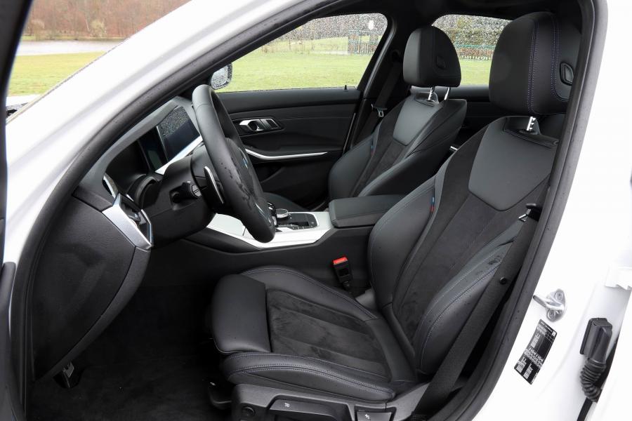 Интерьер BMW 320d M Sport (G20) 2019 года  (WW) (фото 37 из 40)
